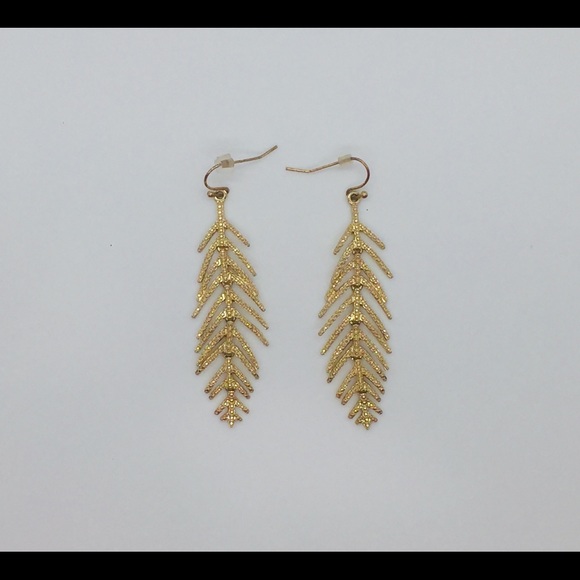 Jewelry - Gold Dangly Sparkly Leaf Earrings